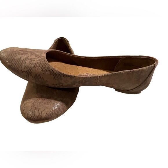 Born Concepts Womens Brown Patterned Suede Slip On Flats Size 7.5 M - Picture 6 of 6